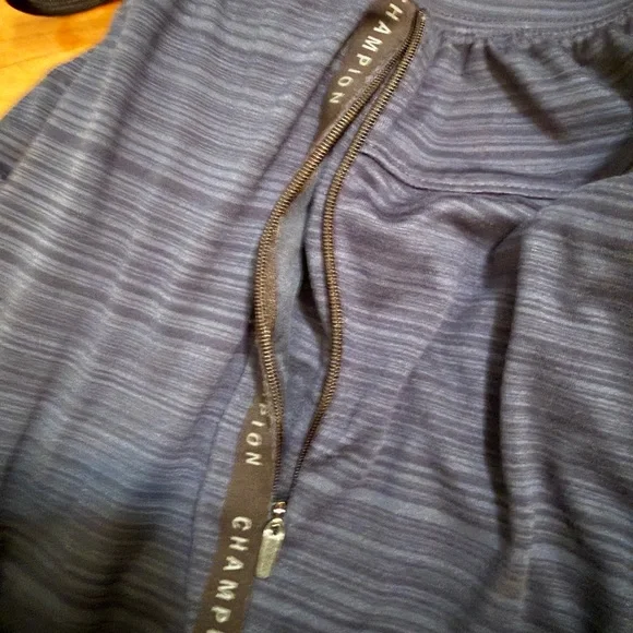 Champion Men’s Medium Blue Shorts Lightly Used - Picture 5 of 5